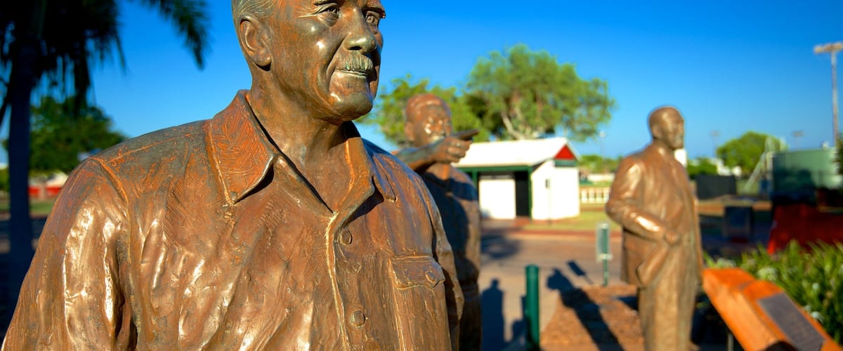Broome showing a small town or village, art and a statue or sculpture