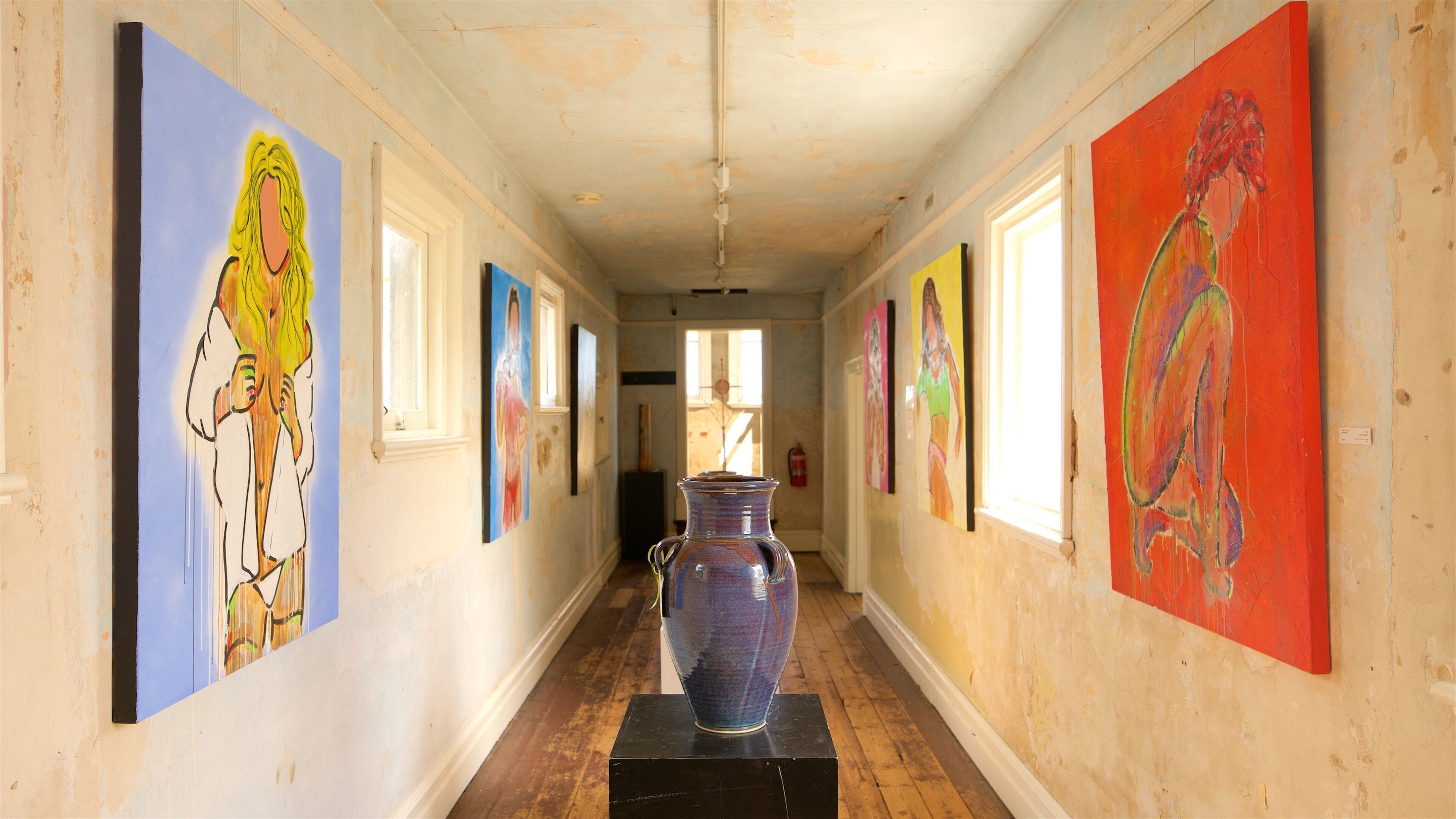 Daylesford featuring interior views