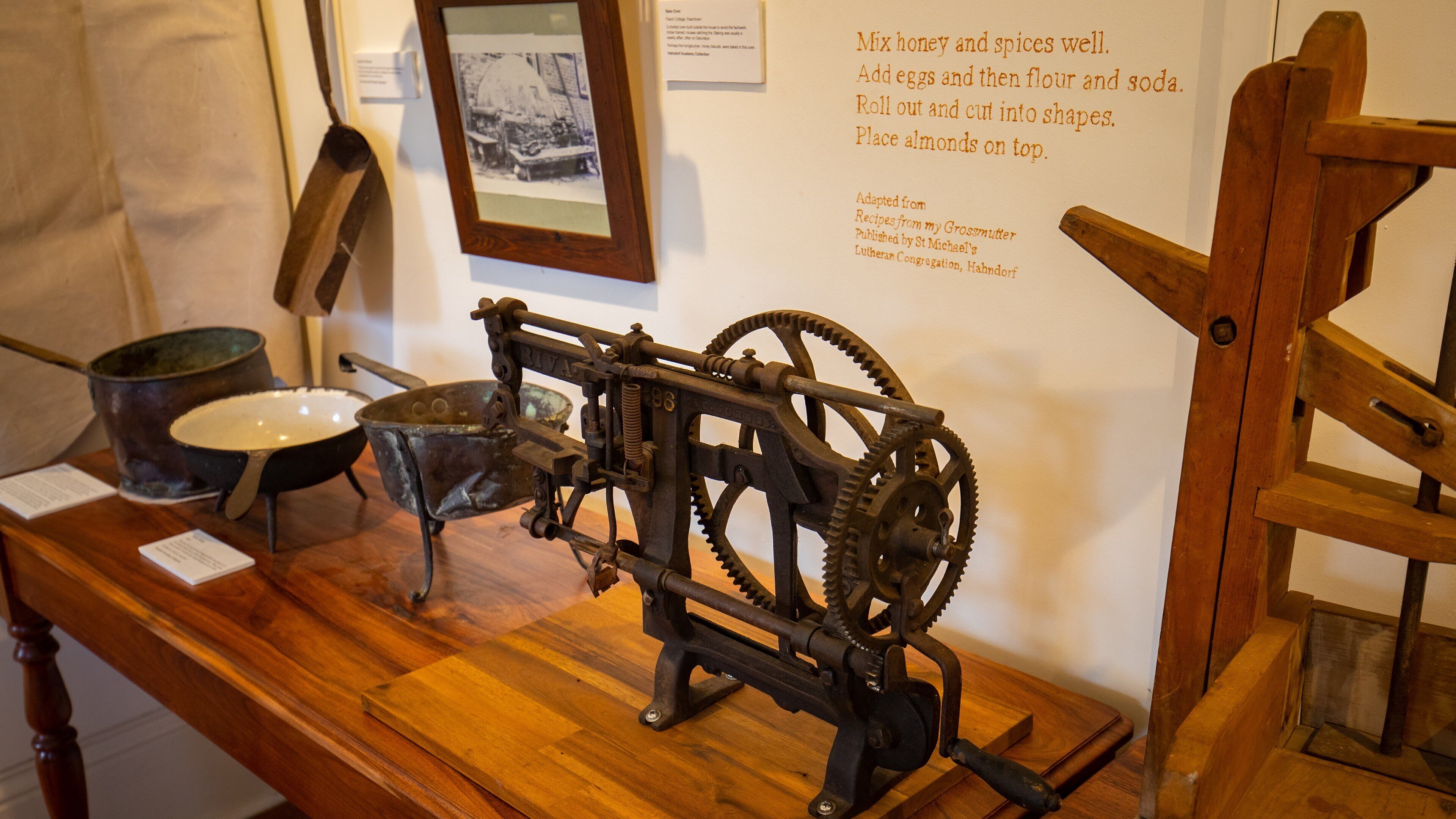 Hahndorf Academy & Heritage Museum which includes heritage elements and interior views