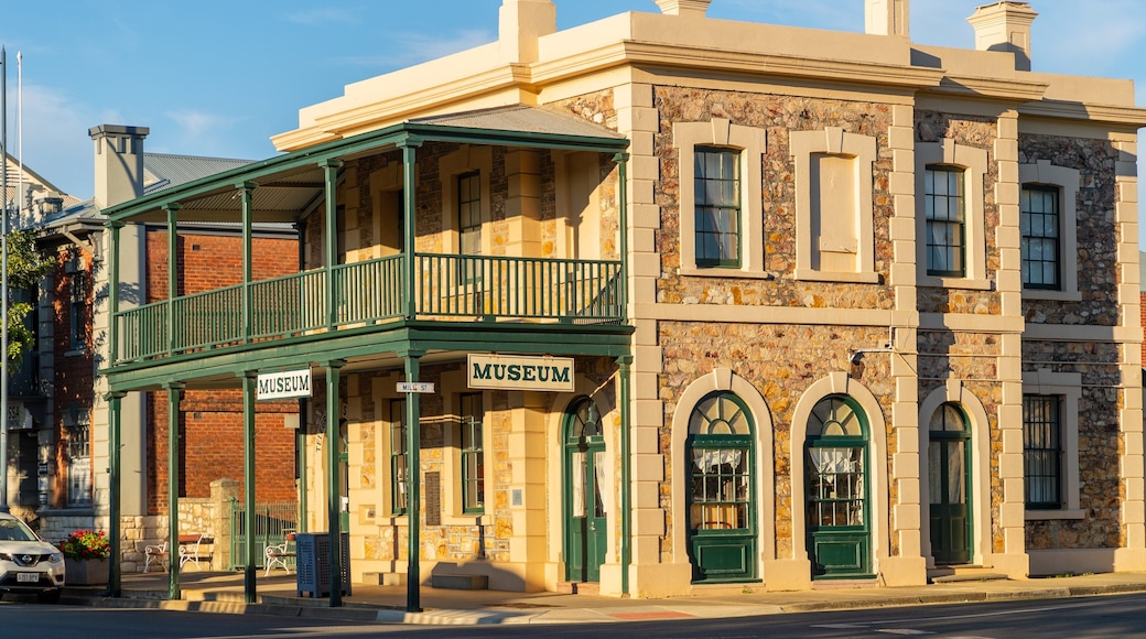 Barossa Museum featuring heritage elements