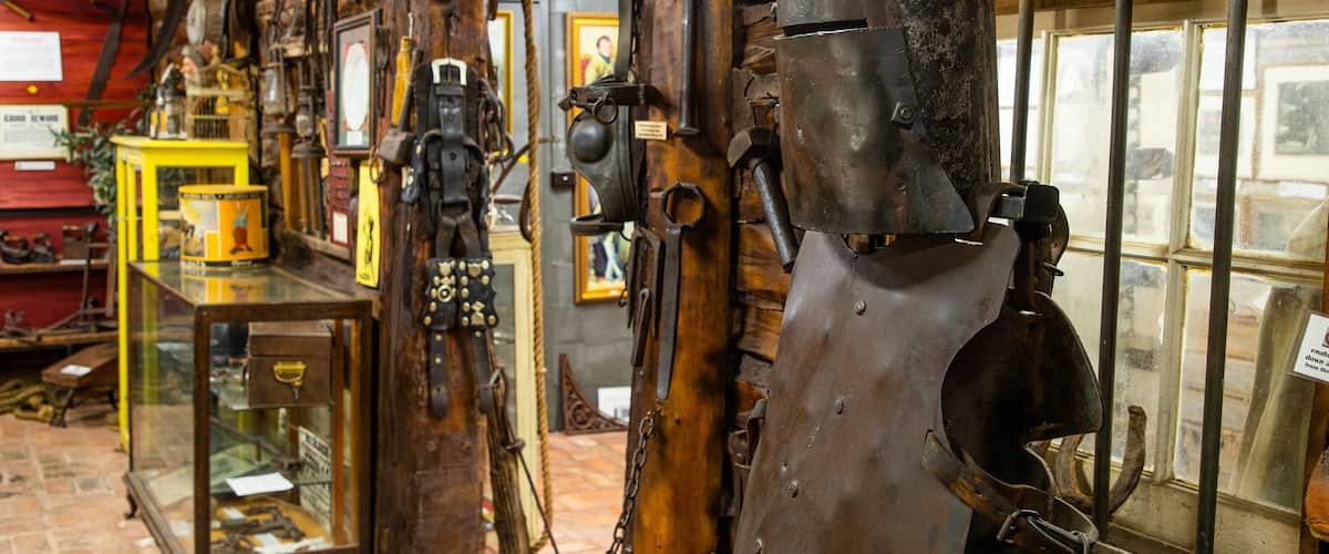 Glenrowan featuring interior views