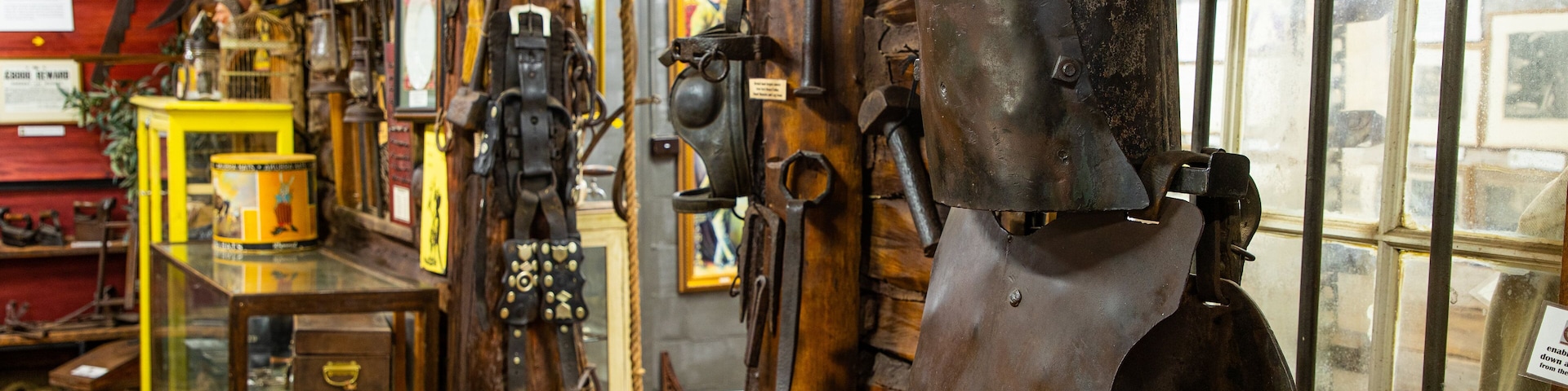 Glenrowan featuring interior views