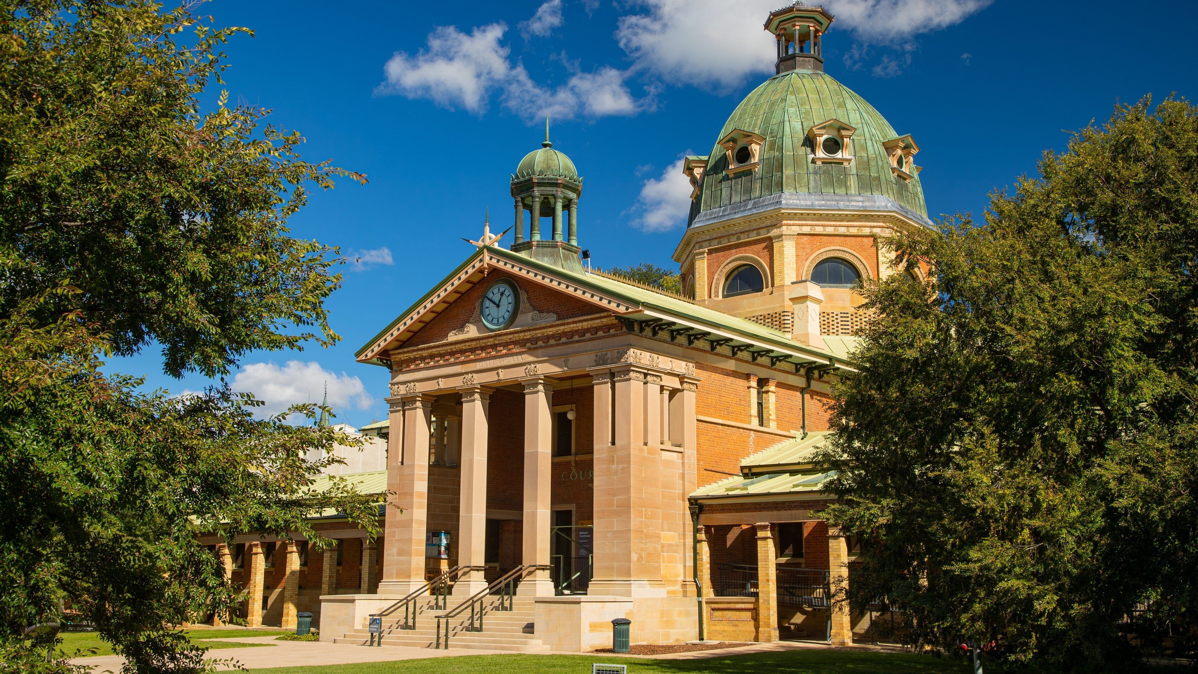 Bathurst Courthouse showing an administrative buidling and heritage architecture