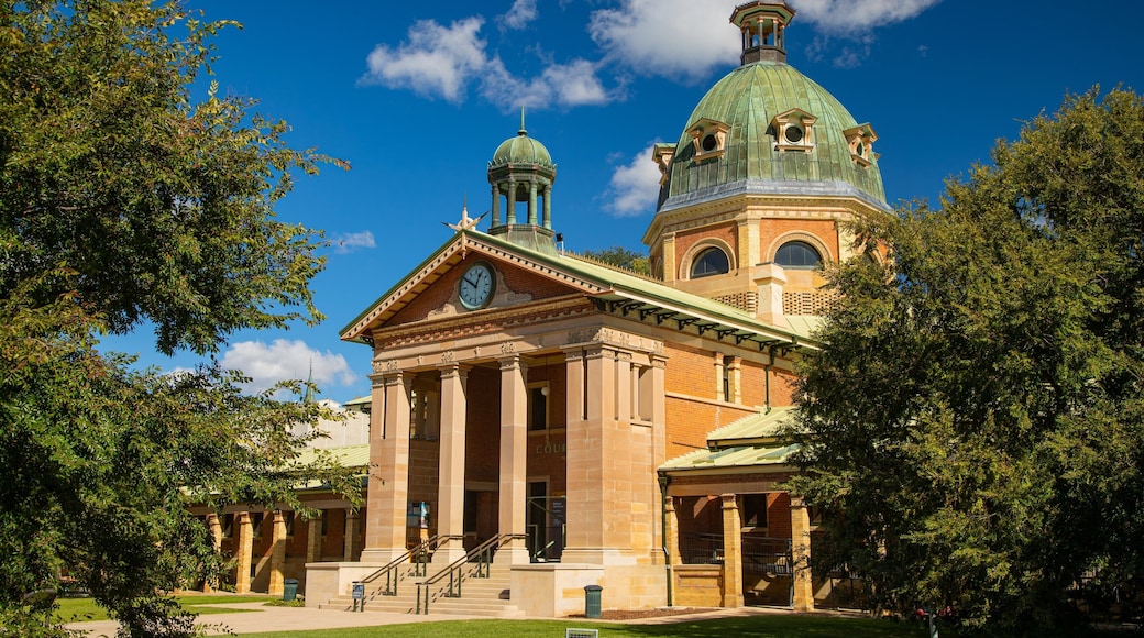 Bathurst Courthouse showing an administrative buidling and heritage architecture