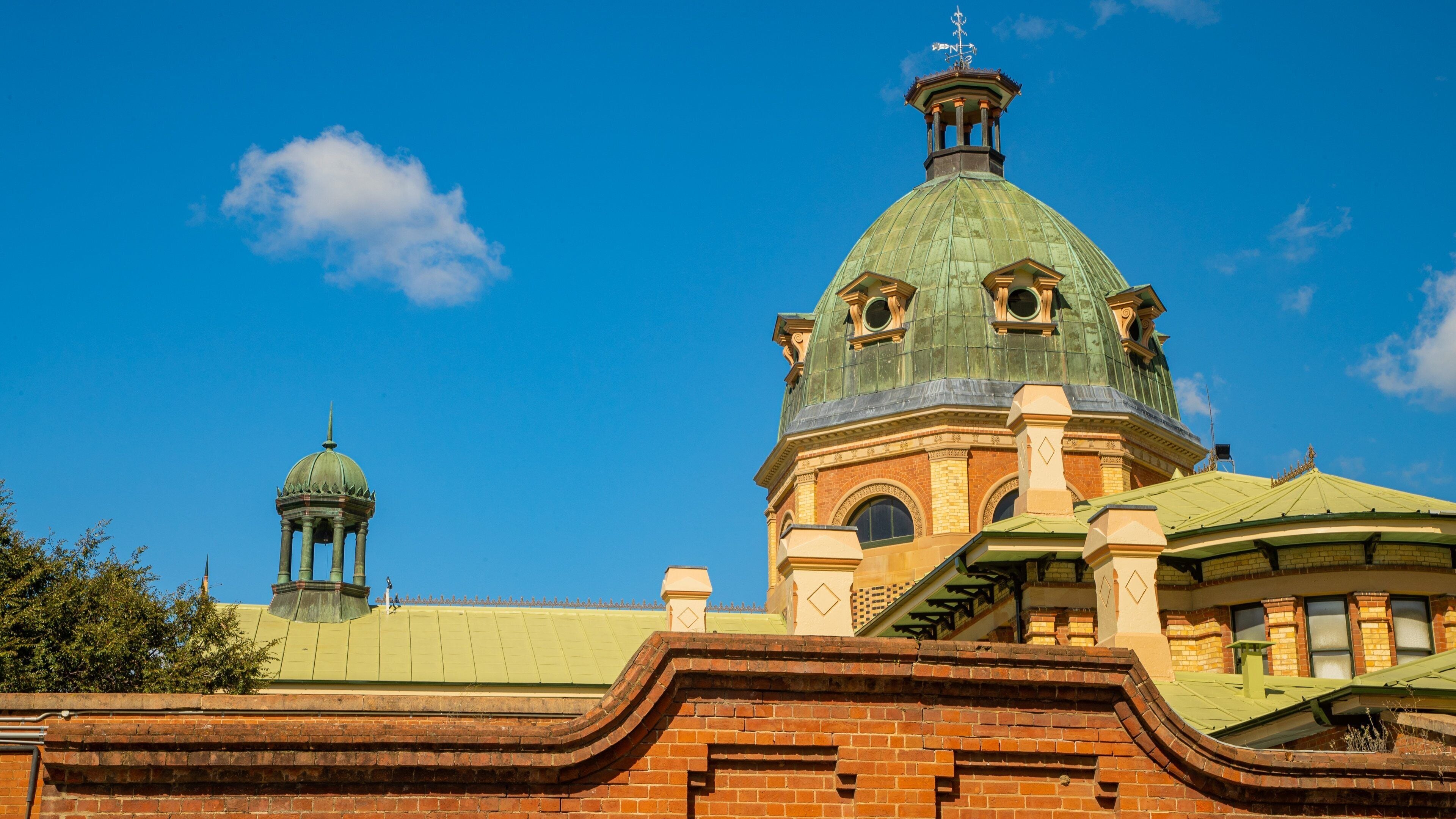 Bathurst Courthouse showing heritage architecture