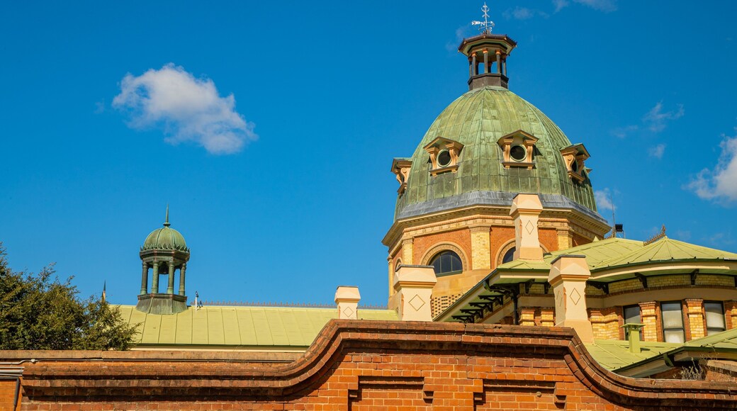 Bathurst Courthouse showing heritage architecture
