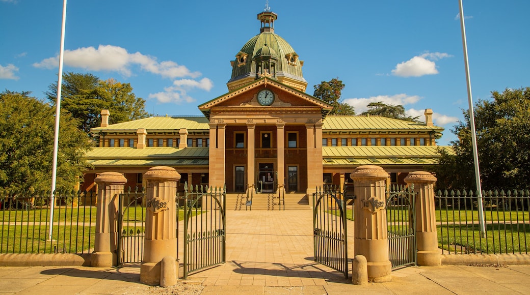 Bathurst Courthouse showing heritage architecture and an administrative buidling