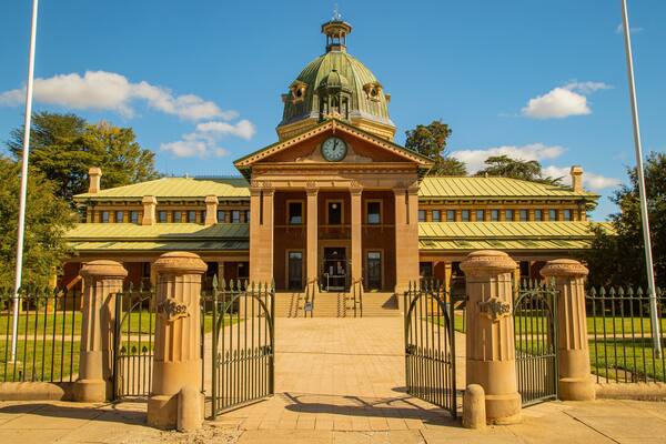 Bathurst Courthouse showing heritage architecture and an administrative buidling