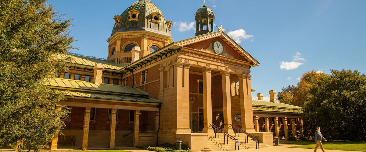Bathurst Courthouse featuring heritage architecture and an administrative buidling