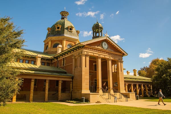 Bathurst Courthouse featuring heritage architecture and an administrative buidling