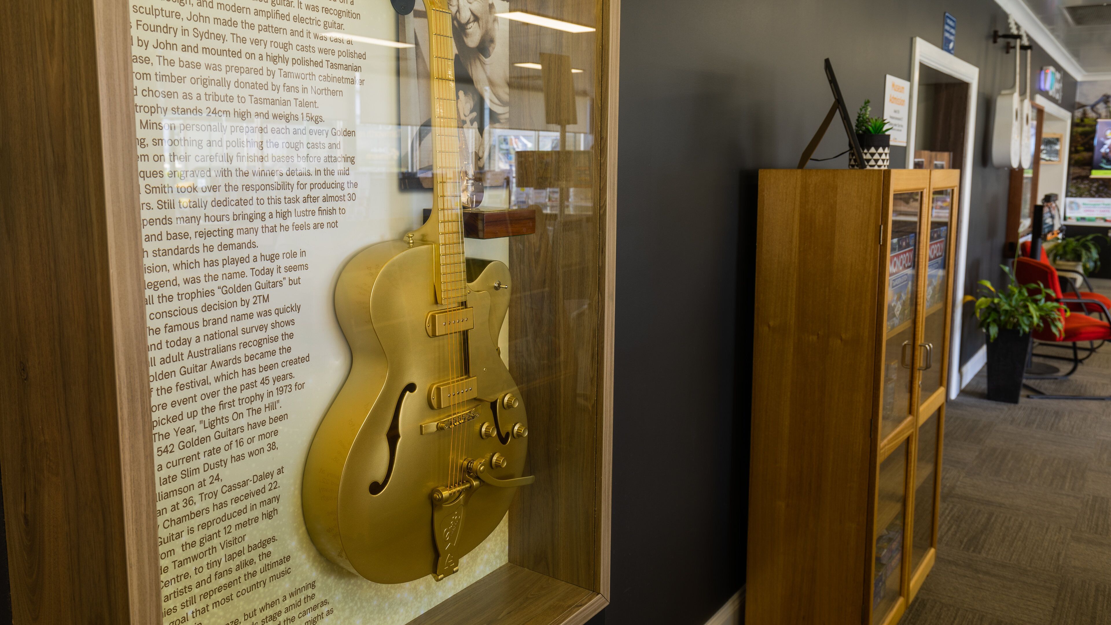 Big Golden Guitar Tourist Centre featuring heritage elements