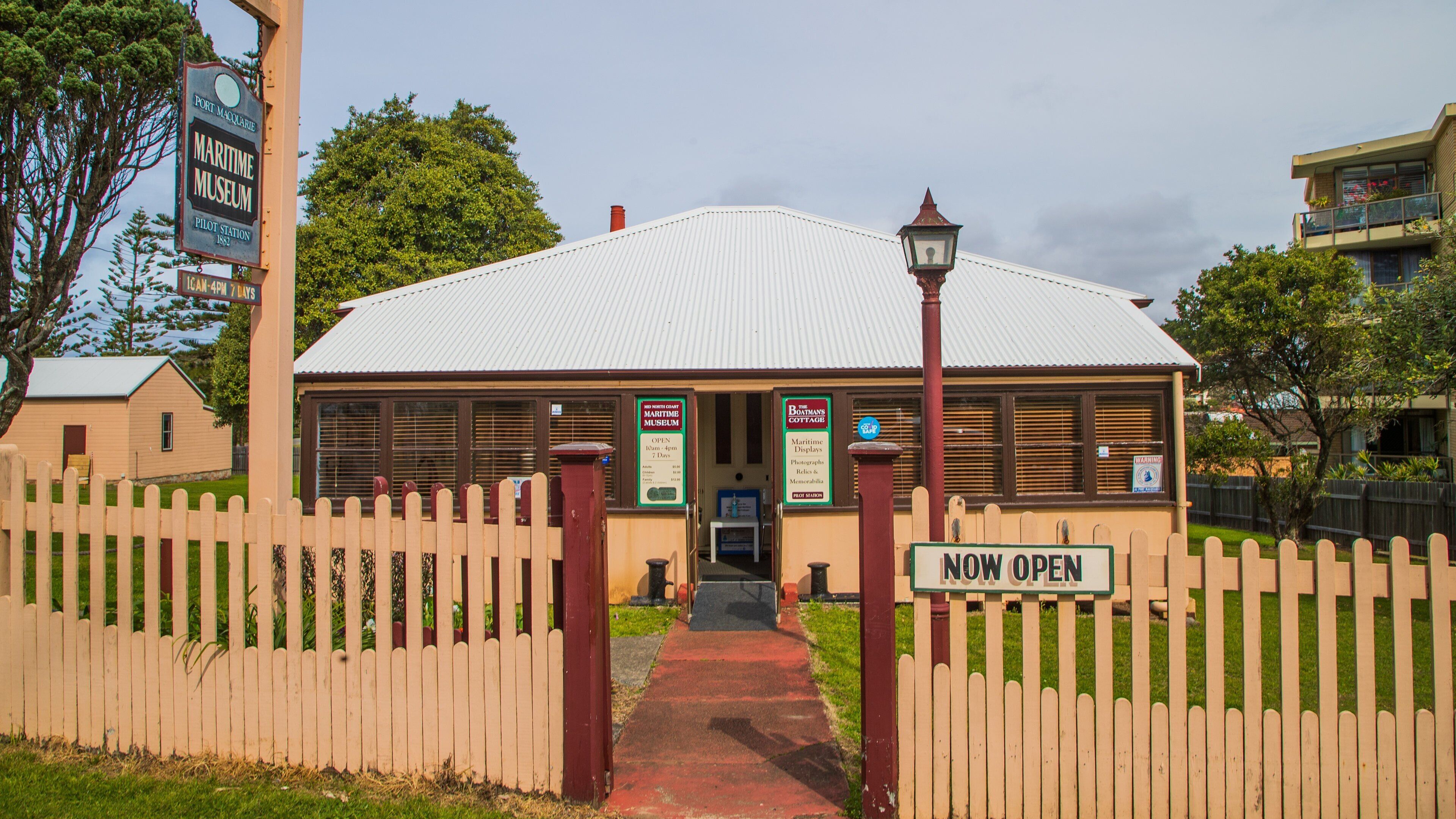 Mid North Coast Maritime Museum showing a small town or village