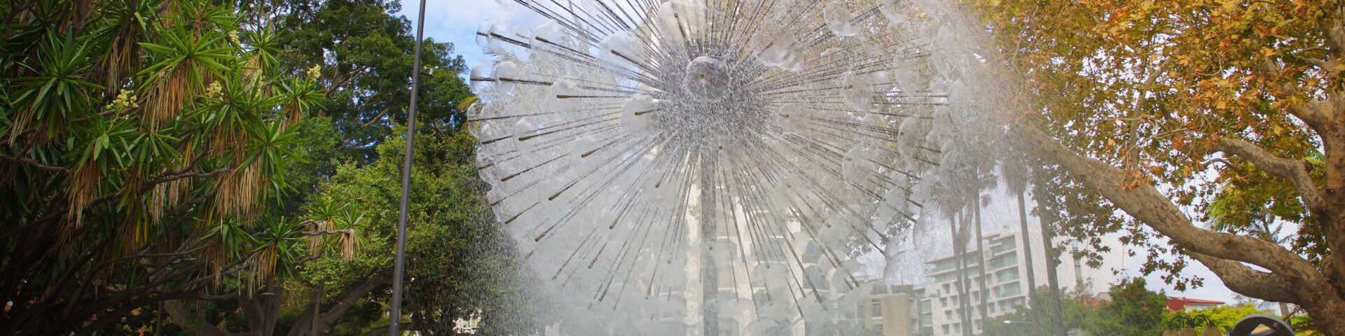 El Alamein Fountain showing a fountain