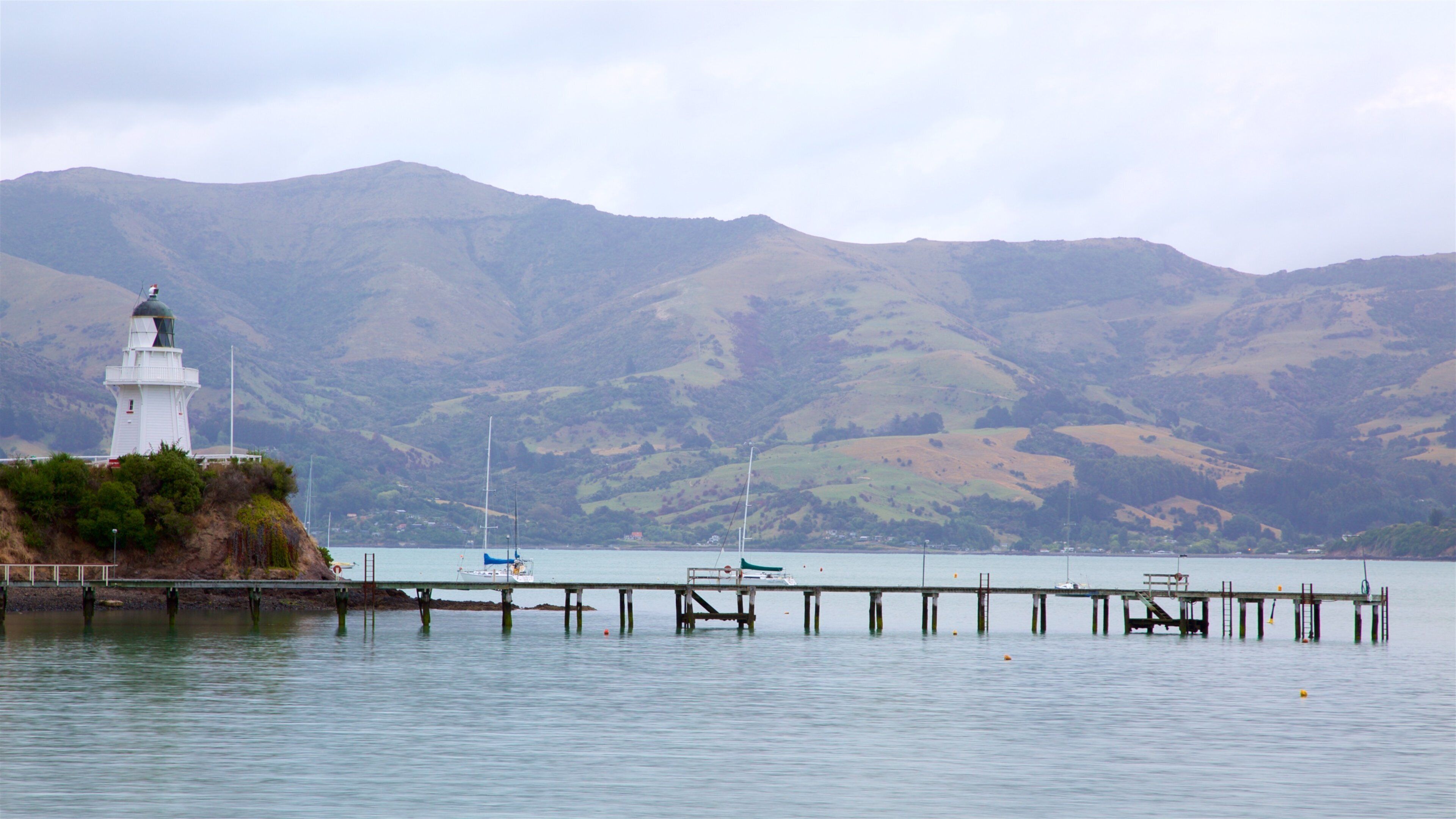 Akaroa showing tranquil scenes, a bay or harbor and a lighthouse