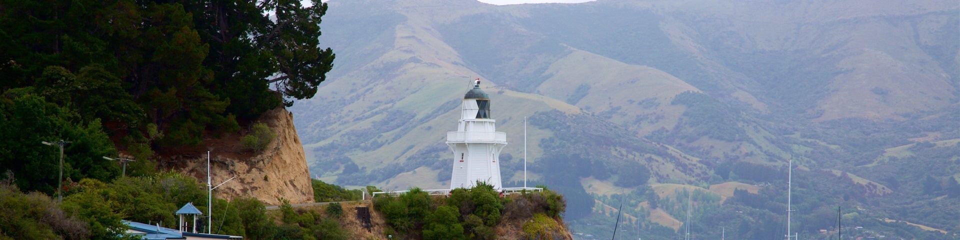 Akaroa Lighthouse showing a bay or harbor, tranquil scenes and a lighthouse