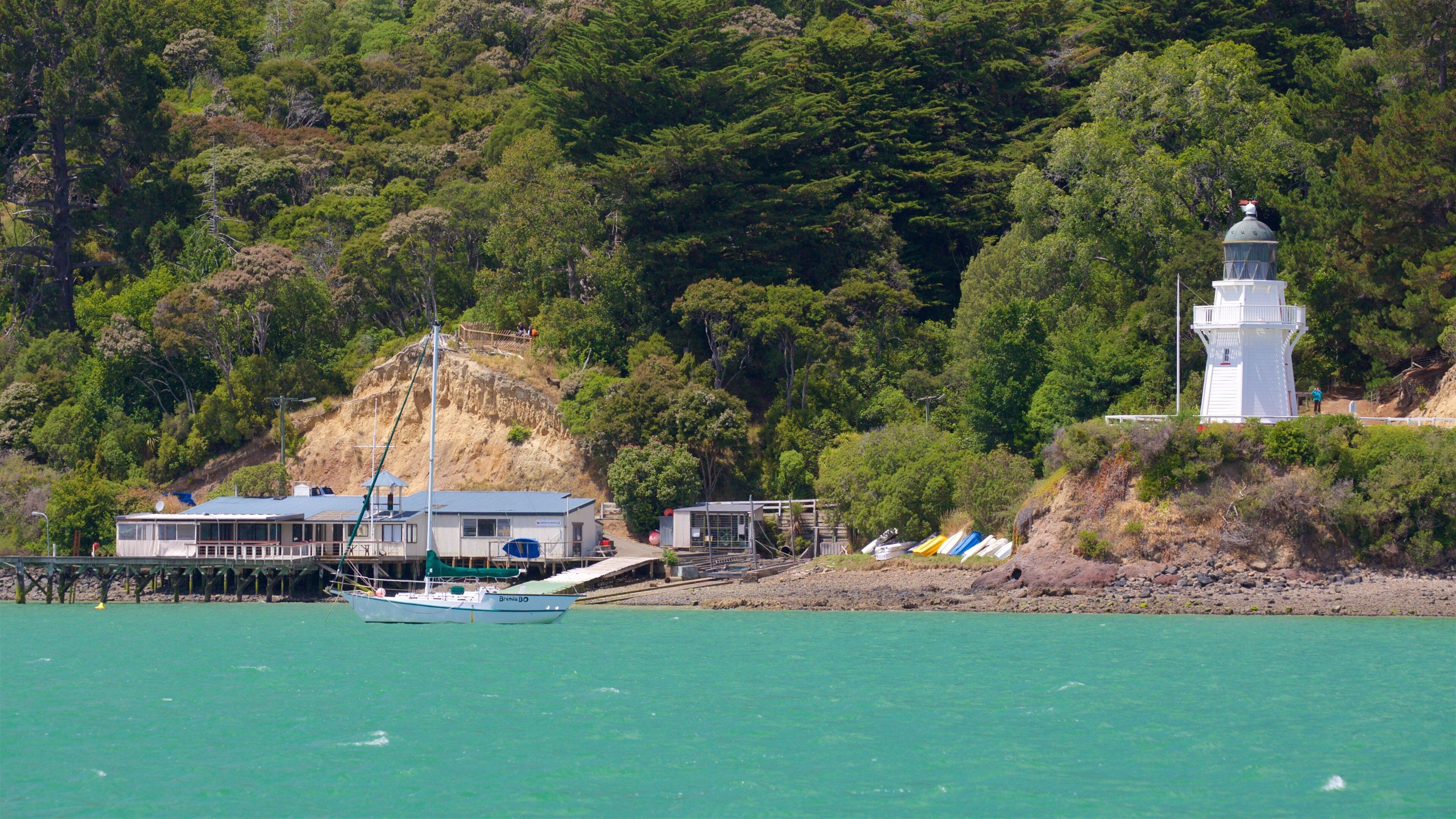 Akaroa Lighthouse bevat een vuurtoren en een baai of haven