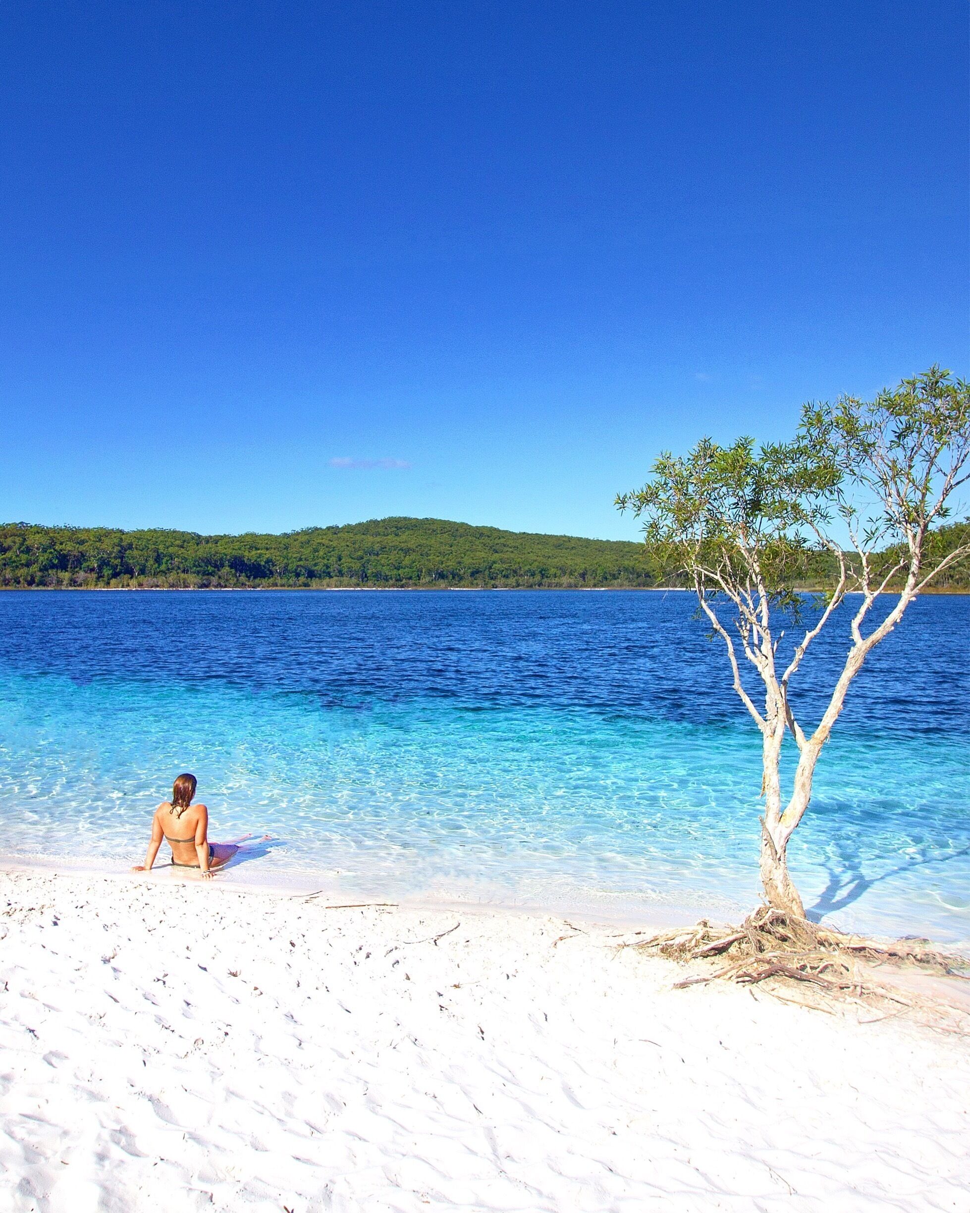 Just sit back, relax and enjoy the crystal clear waters and stunning views at Lake McKenzie! ☀️🚢🌴😀
#likenoplaceonearth #visitfraserisland #kingfisherbayresort #thisisqueensland #seeaustralia @pocruises @kingfisherbayresort @visitfrasercoast