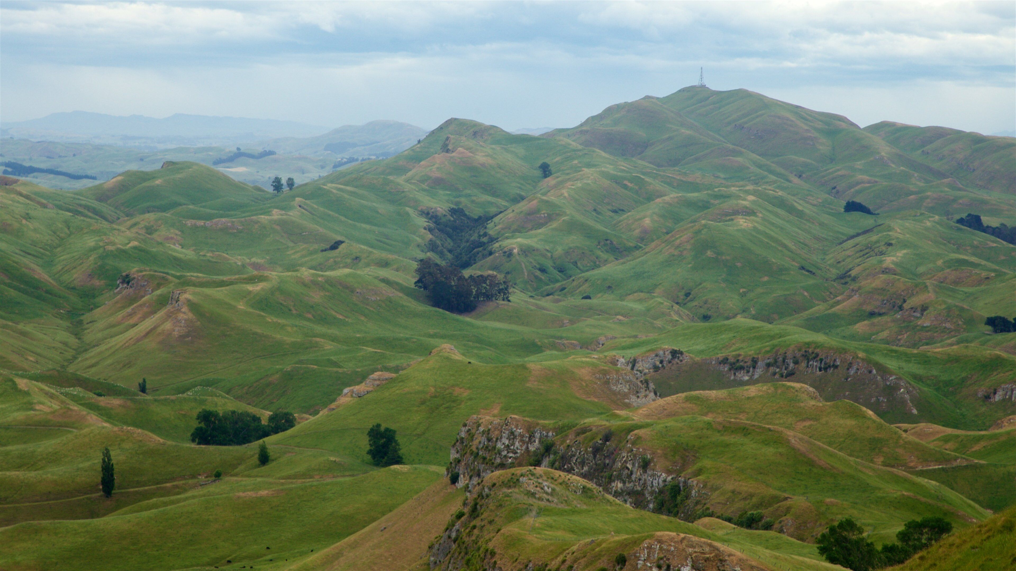 Te Mata Peak which includes mountains, landscape views and tranquil scenes