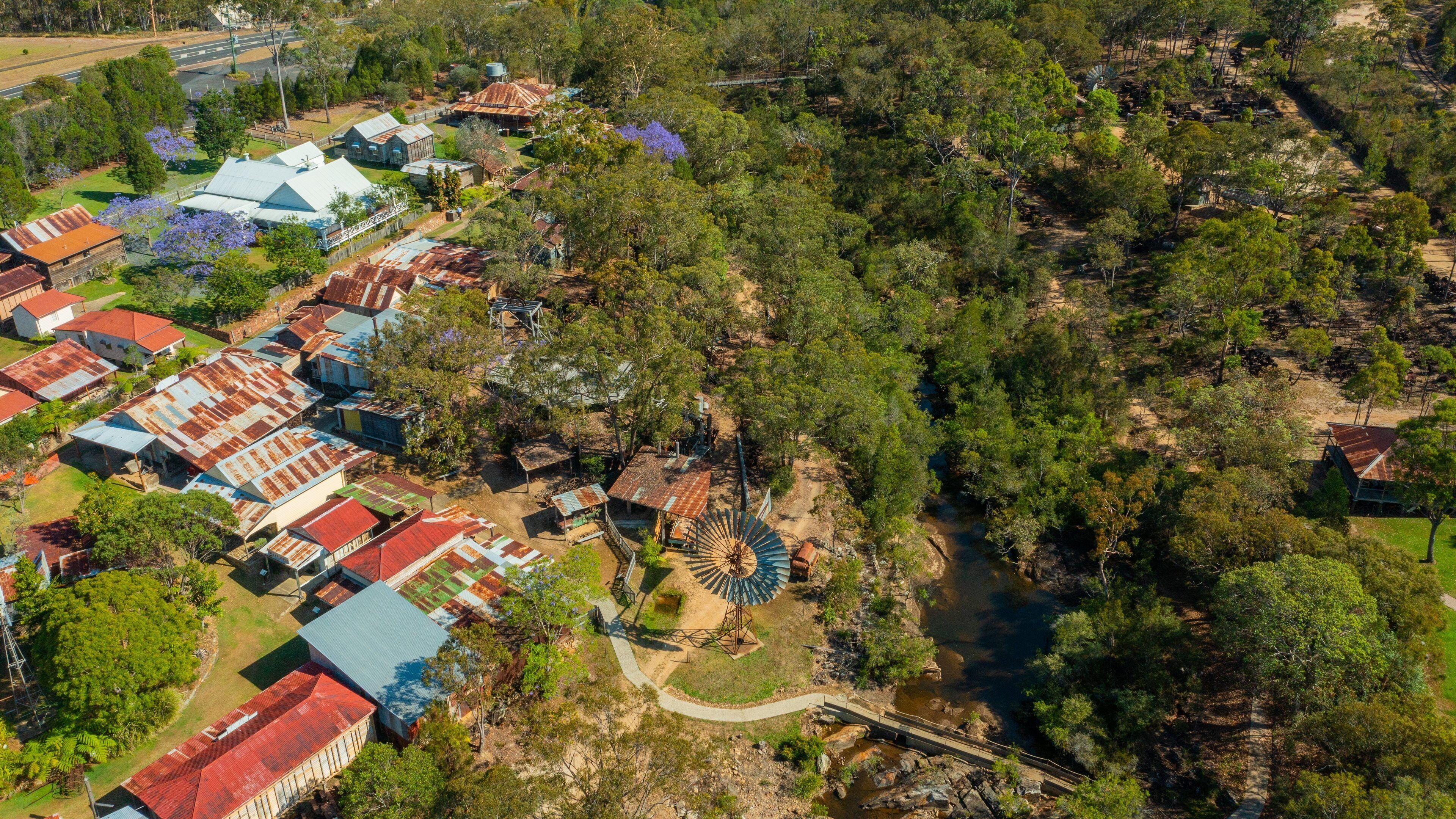 Herberton Historic Village which includes a small town or village and landscape views