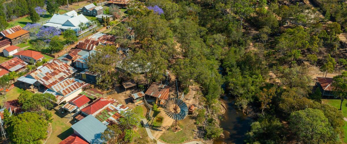 Herberton Historic Village which includes a small town or village and landscape views