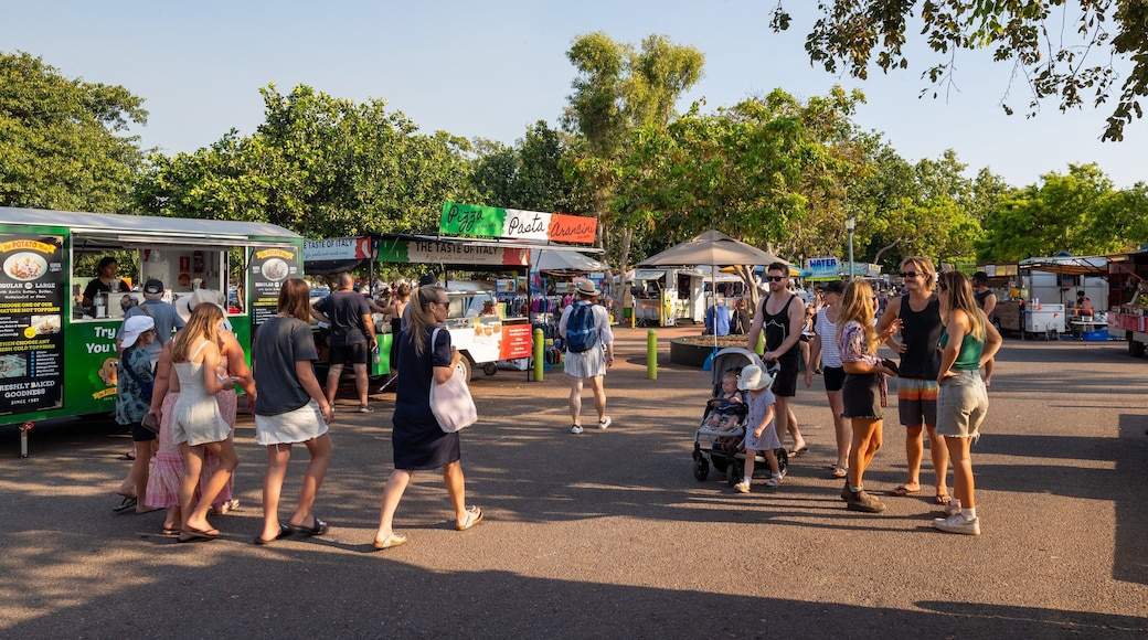 Mindil Beach Sunset Market featuring street scenes and markets