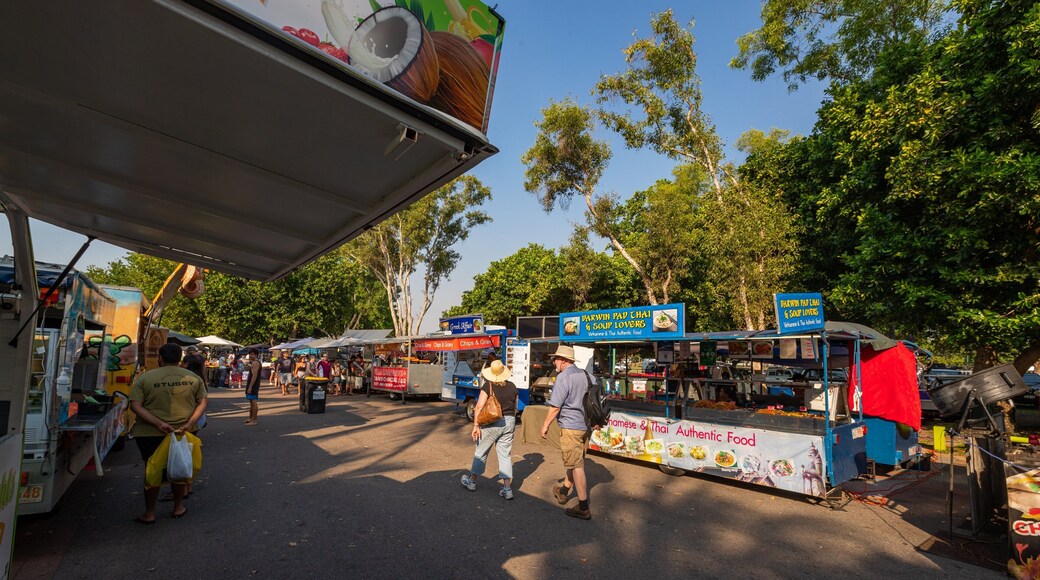 Mindil Beach Sunset Market which includes markets as well as a couple