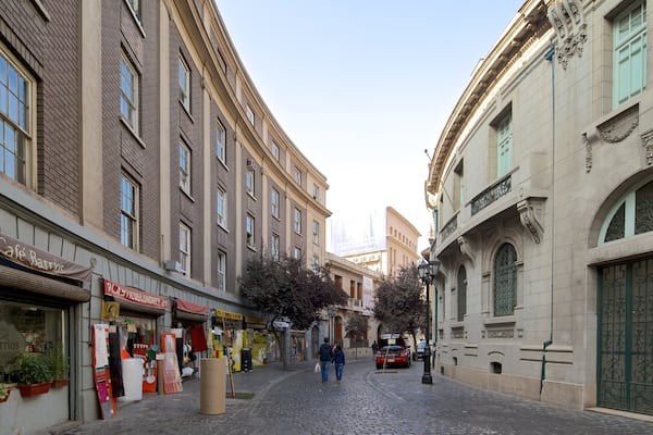 Santiago which includes street scenes