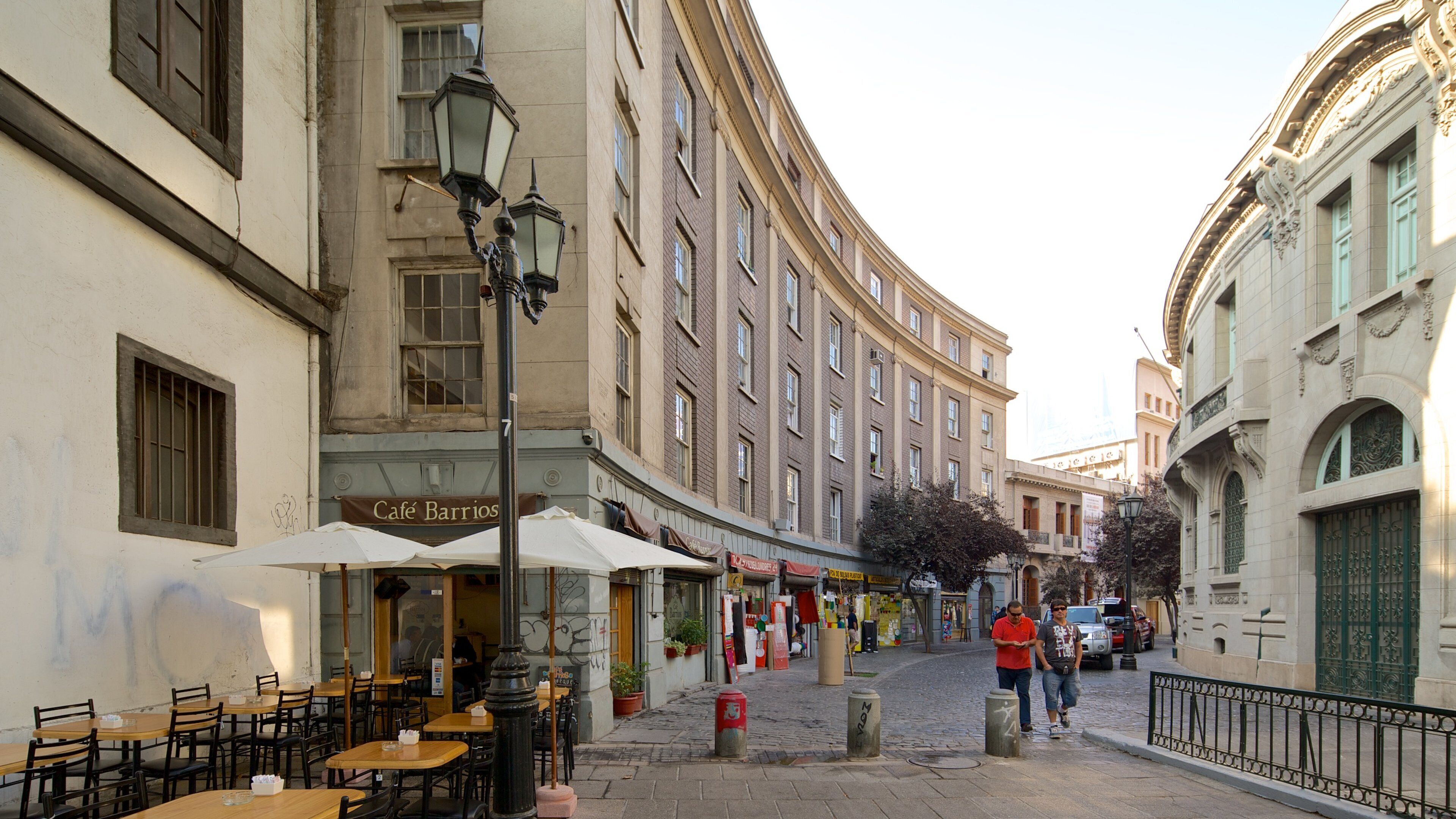 Barrio París-Londres featuring street scenes