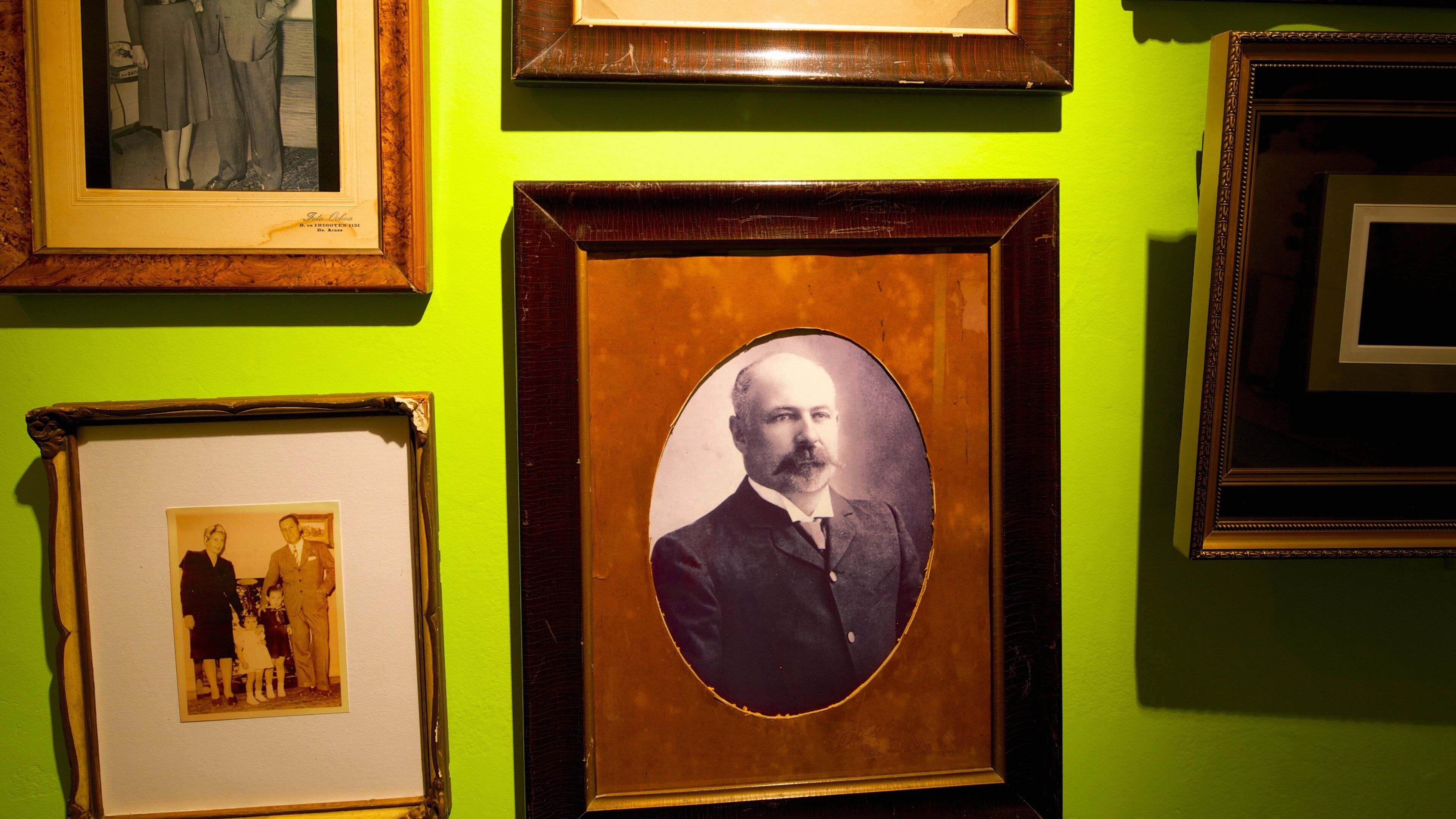 Evita Museum que incluye elementos patrimoniales y vistas de interior