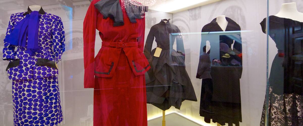 Buenos Aires which includes fashion and interior views