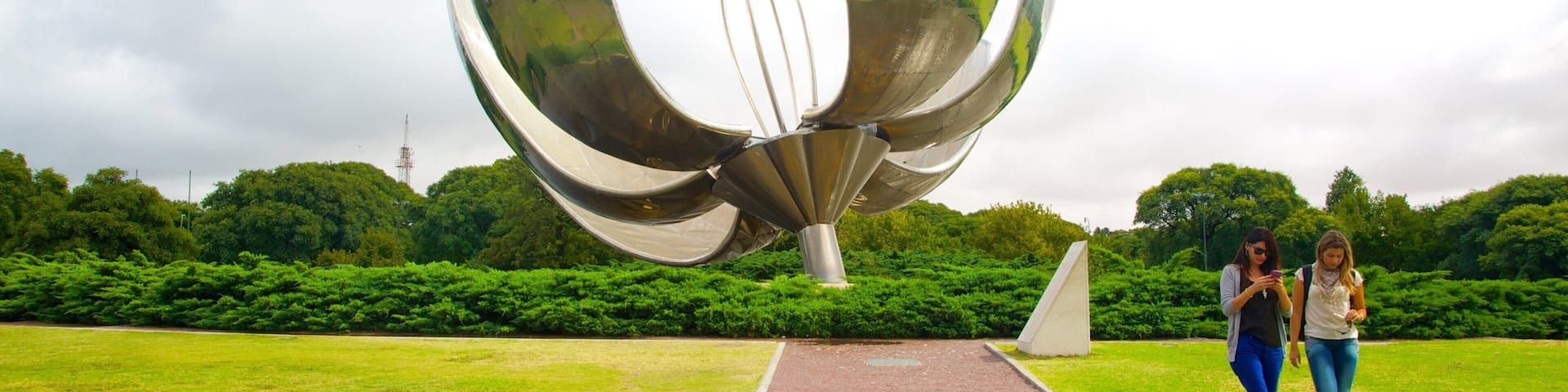 Buenos Aires which includes modern architecture, outdoor art and a garden