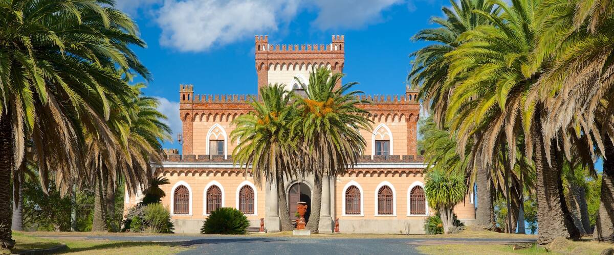 Piriapolis showing château or palace