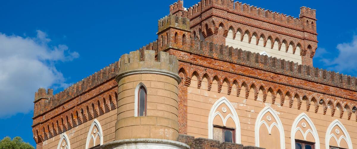 Piriapolis which includes heritage architecture and château or palace