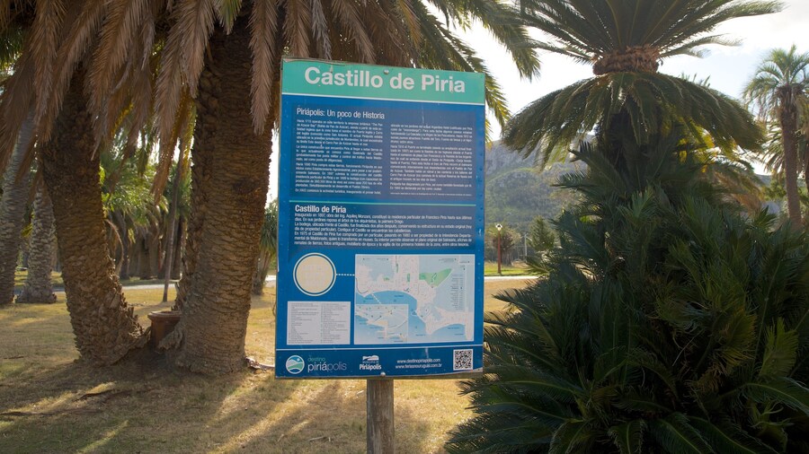 Piriapolis featuring signage and a park