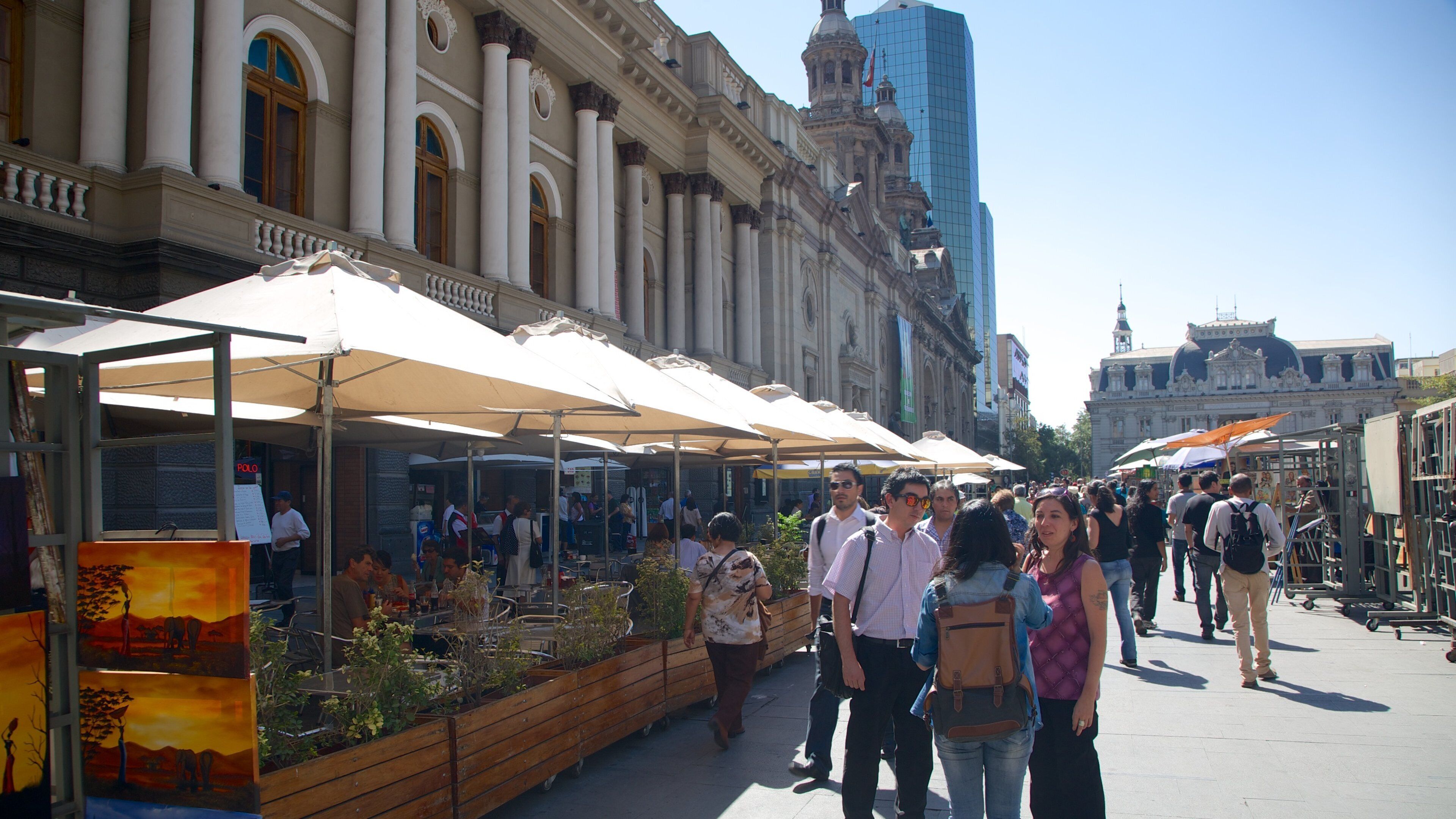 Santiago showing a city and street scenes as well as a large group of people