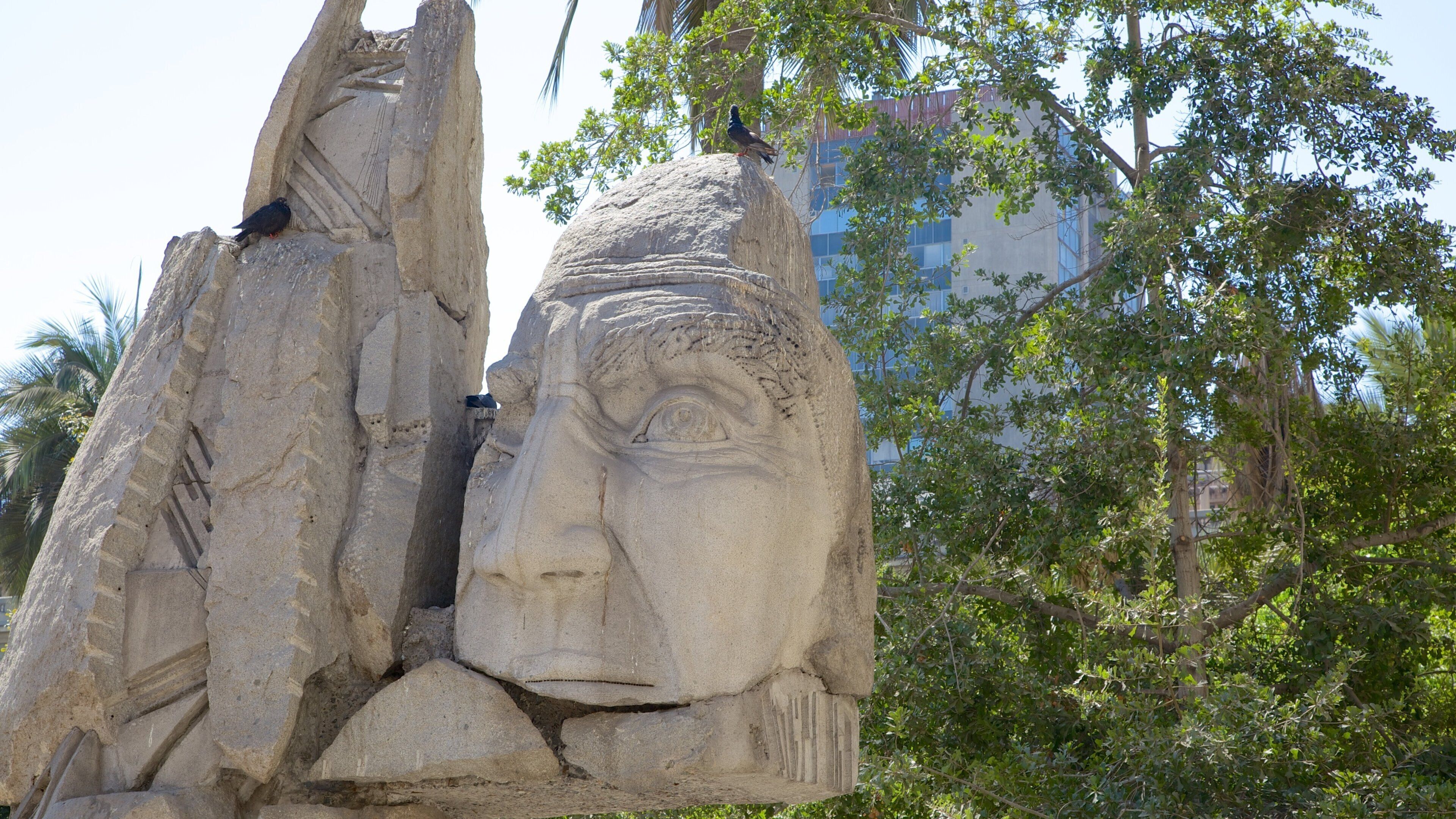 Santiago showing outdoor art