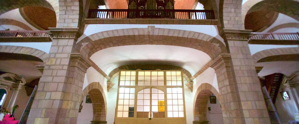 Potosi showing interior views