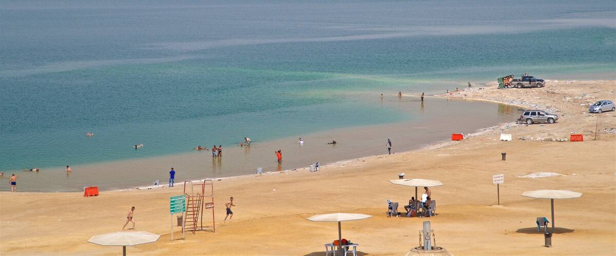 Amman Beach welches beinhaltet allgemeine Küstenansicht, Schwimmen und Strand
