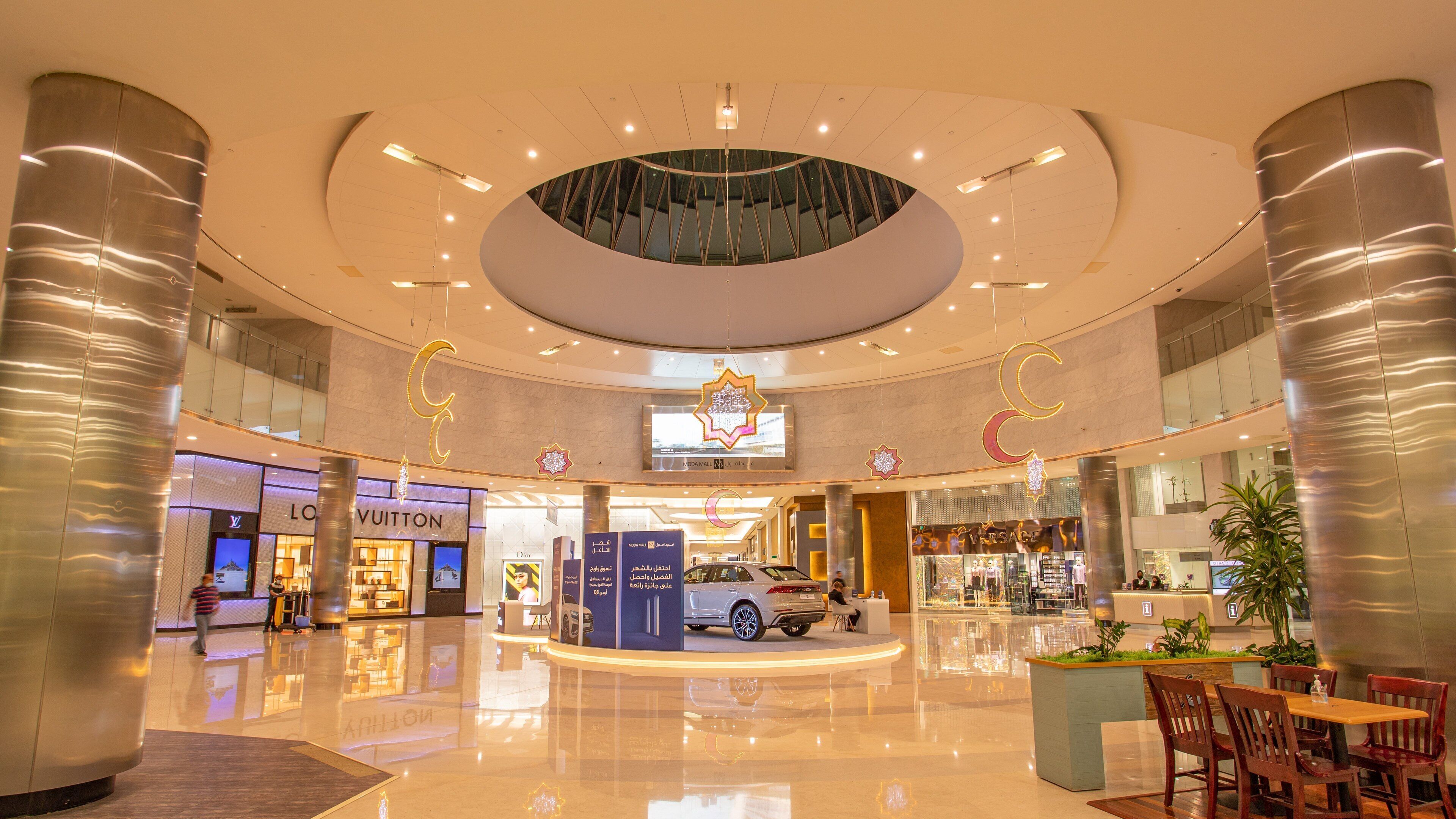 Moda Mall which includes shopping and interior views