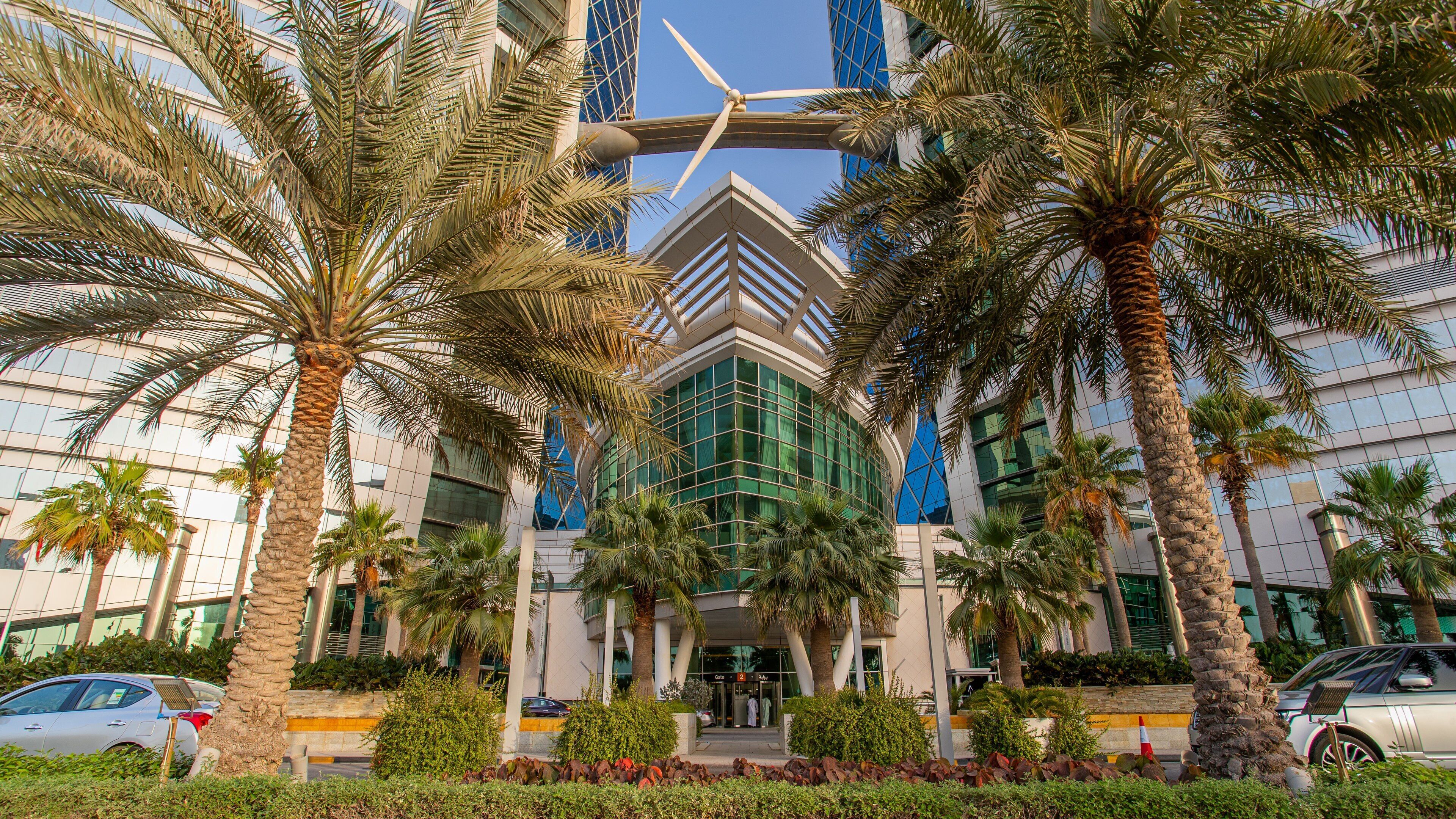 Moda Mall showing modern architecture and a high rise building