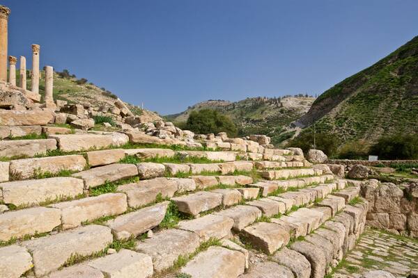 Pella Museum which includes heritage elements