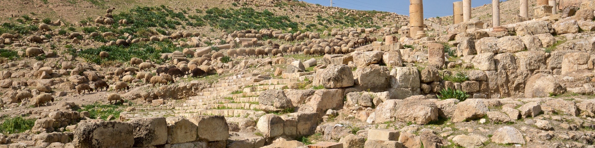 Museo Pella que incluye una ruina y arquitectura patrimonial