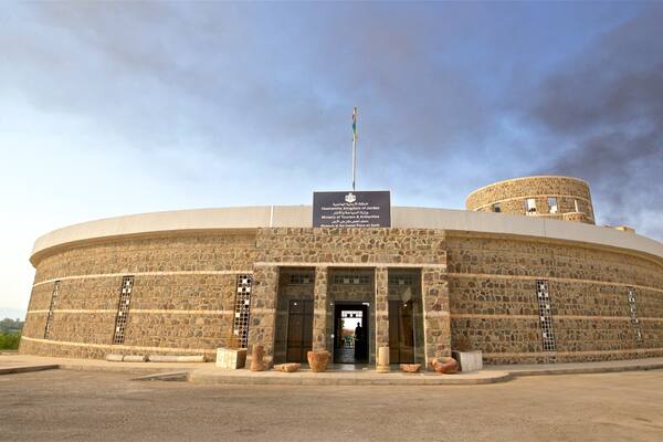 Gawr as-Safi featuring modern architecture