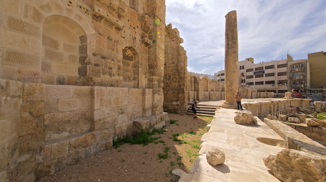 Nymphaeum featuring a ruin and heritage elements