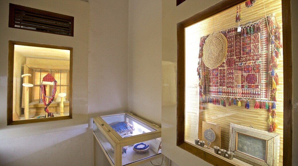 Museo Jordano de Tradiciones Populares ofreciendo vista interna