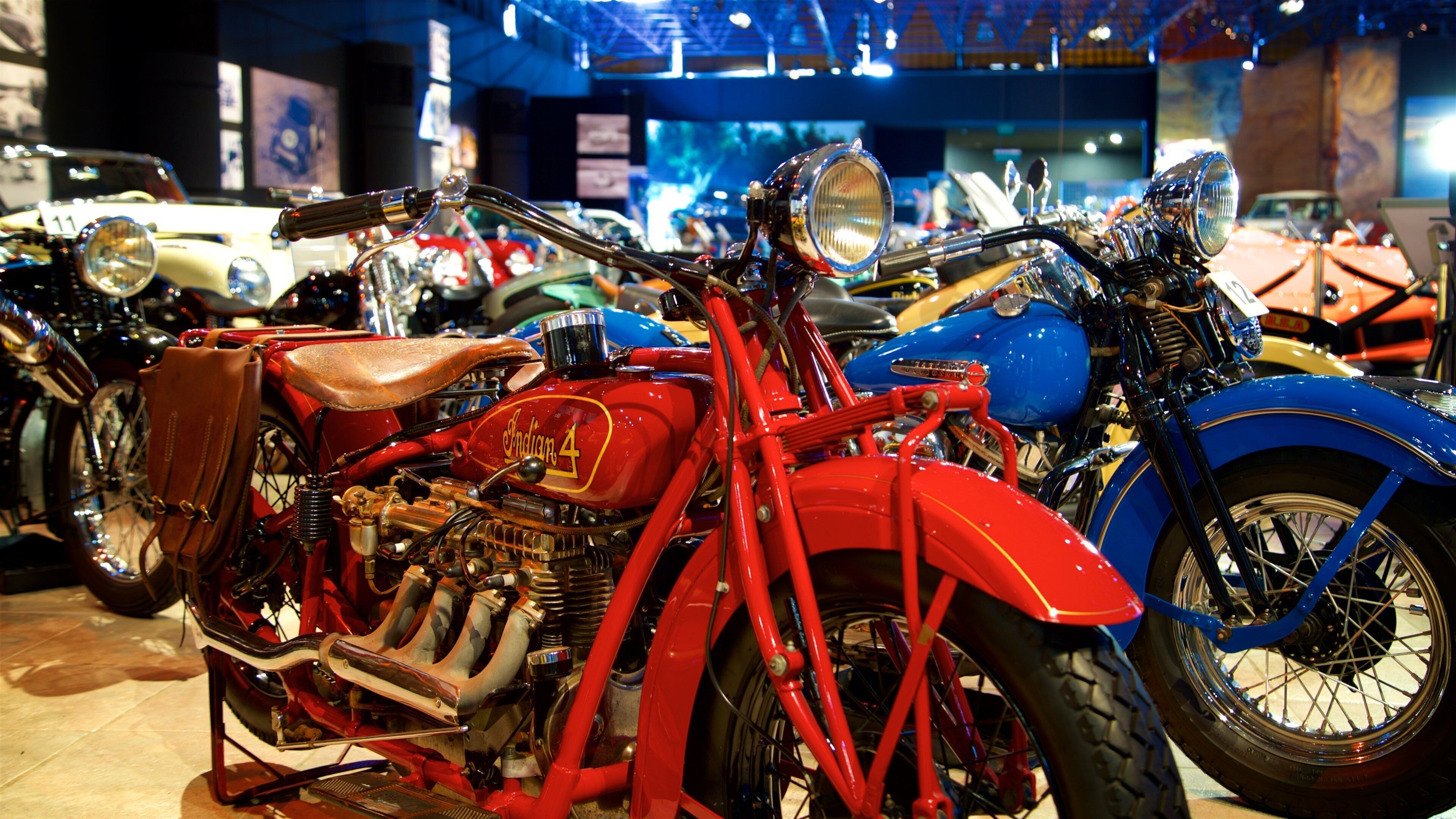 Königliche Automobilmuseum Amman welches beinhaltet Innenansichten und Geschichtliches