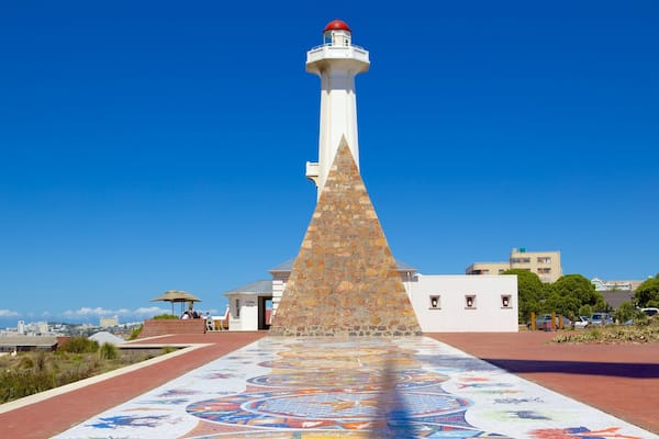 Cap-Est mettant en vedette art en plein air