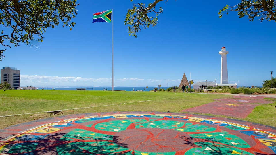 Donkin Reserve showing general coastal views and a garden