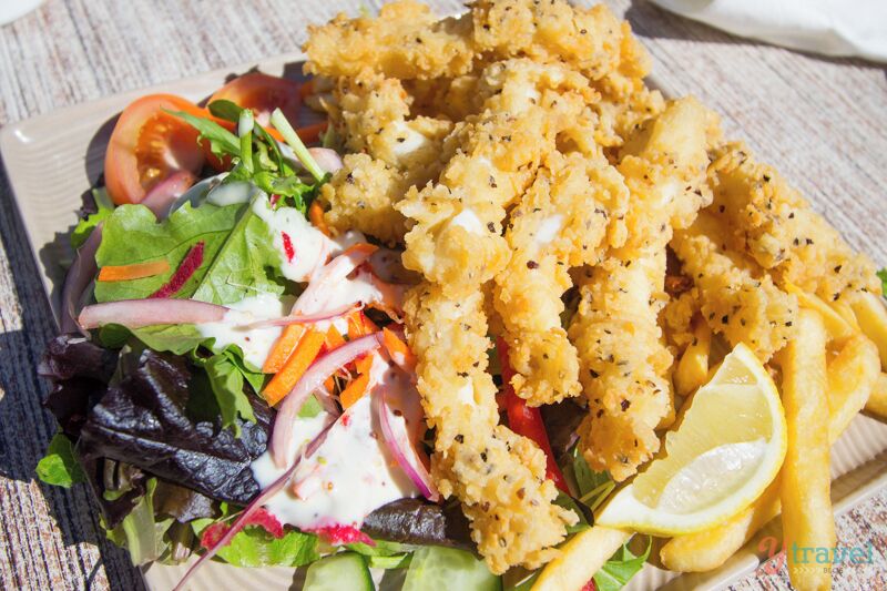 Food is decently priced and typical pub grub with big and tasty servings – possibly the best salt & pepper squid we’ve ever had. Combine it with one of the live music or frog racing evenings. Oh, and there’s a swimming pool for those hot muggy days.