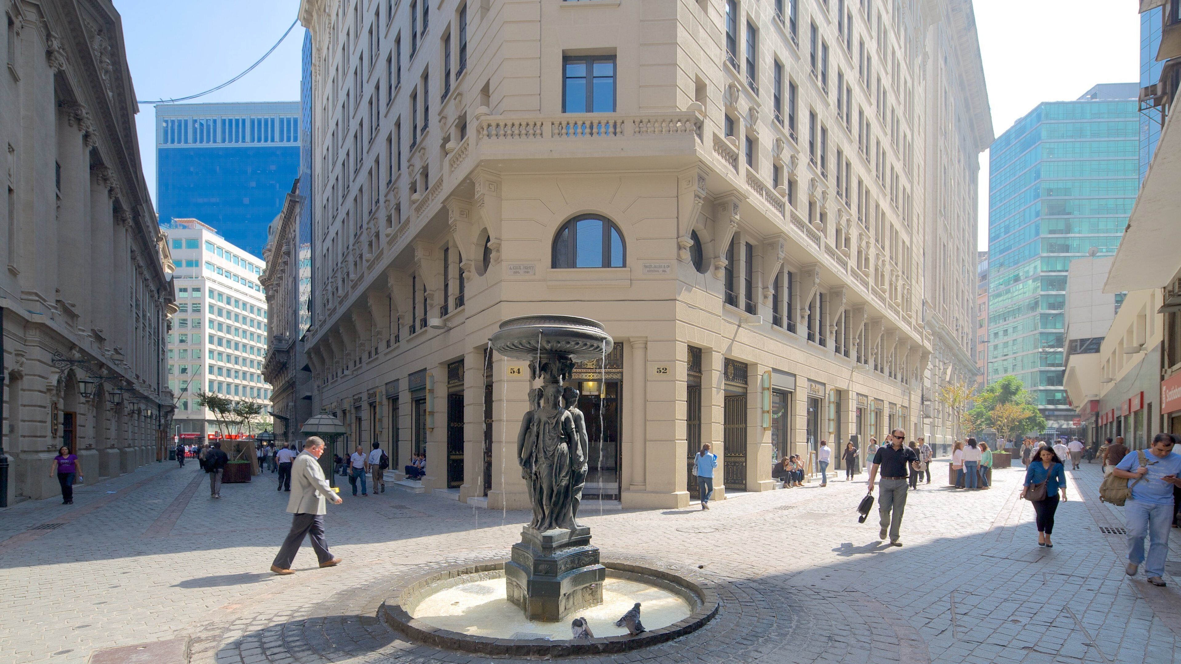 Stock Exchange showing a pond, a square or plaza and a statue or sculpture